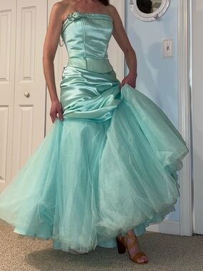 Tiffany Designs Prom Pageant Gown 2 Piece Beaded Accents. Tags say 8 Runs Small?